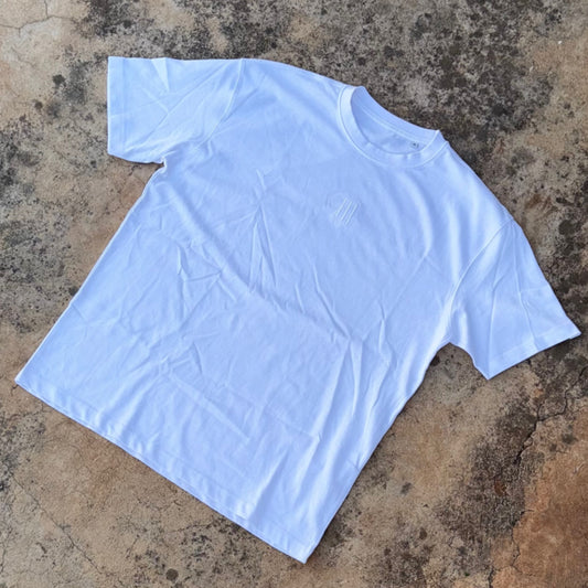 PRE-ORDER CAMISETA OVERSIZE BLANCA/BLANCA MACARRISMO Y ELEGANCIA DROP #1