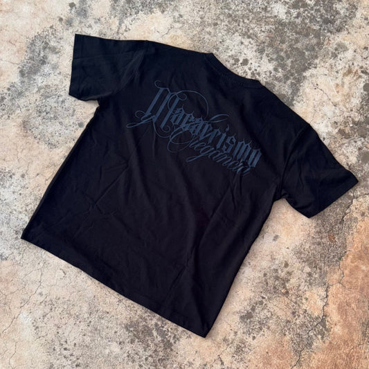 PRE-ORDER CAMISETA OVERSIZE NEGRA/NEGRA MACARRISMO Y ELEGANCIA DROP #1