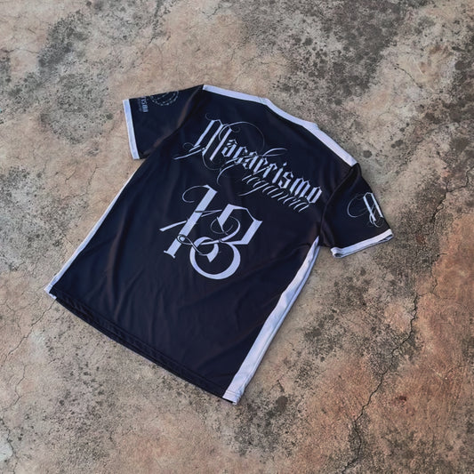 PRE-ORDER CAMISETA FUTBOL NEGRA MACARRISMO Y ELEGANCIA DROP #1